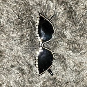 AKIRA rhinestone cat eye black sunglasses